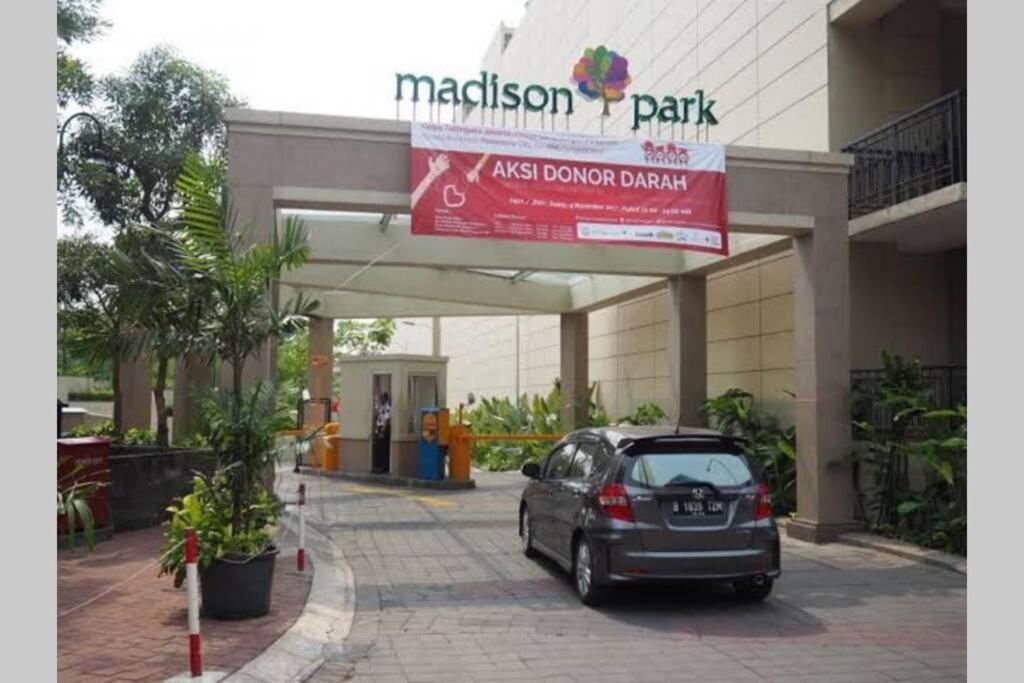 1 Bedroom Apartment Near Central Park Mall Jakarta Bagian luar foto