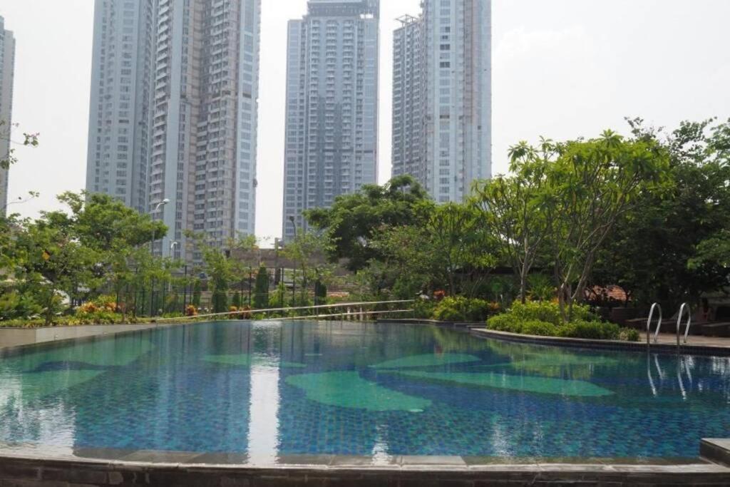 1 Bedroom Apartment Near Central Park Mall Jakarta Bagian luar foto