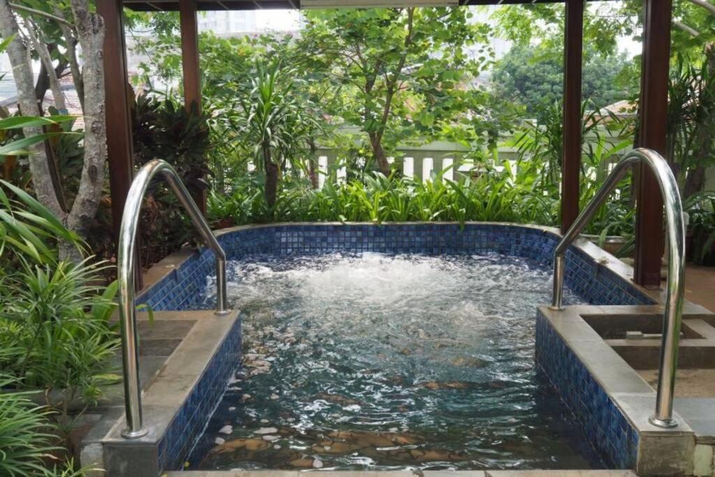 1 Bedroom Apartment Near Central Park Mall Jakarta Bagian luar foto