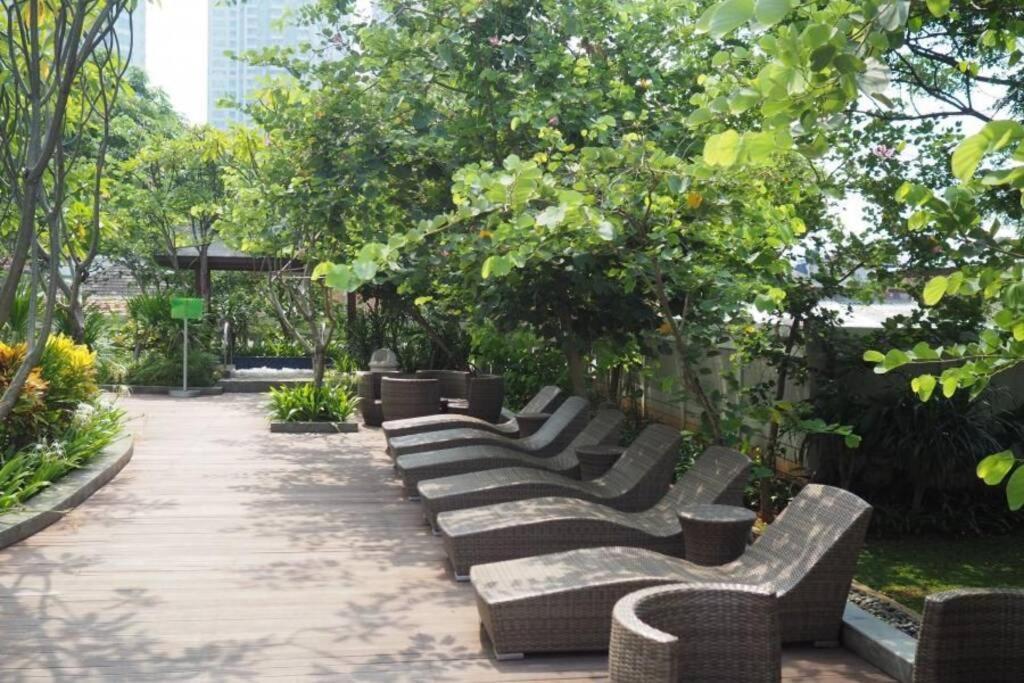 1 Bedroom Apartment Near Central Park Mall Jakarta Bagian luar foto